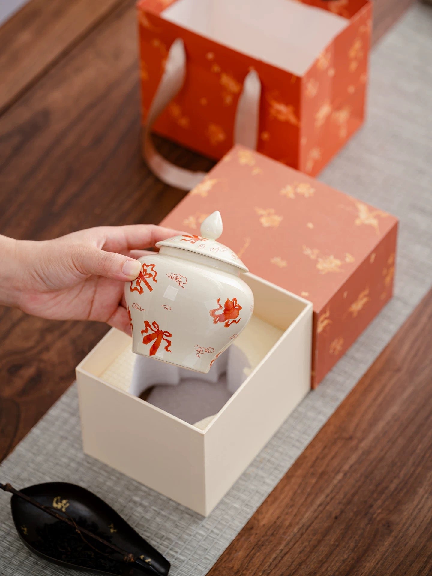 （Will ship at the end of December) New Chinese Gift Set: Good Fortune & Blessings 吉祥如意  新中式礼盒