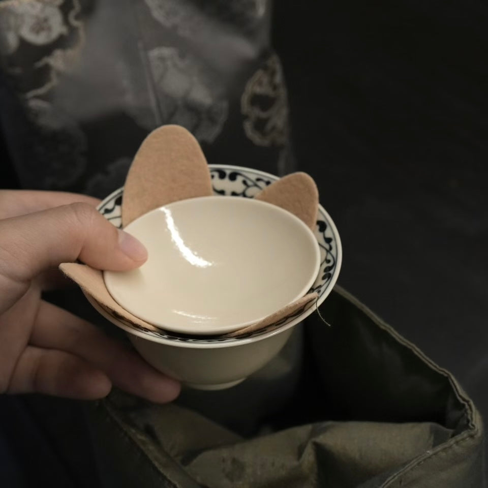 Gaiwan Set with Interlocking Lotus Scroll Design