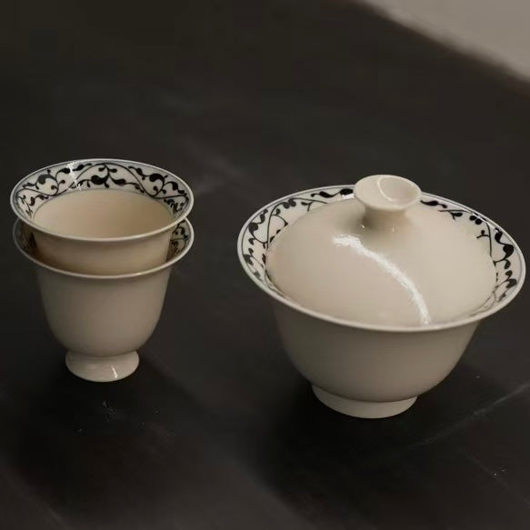 Gaiwan Set with Interlocking Lotus Scroll Design