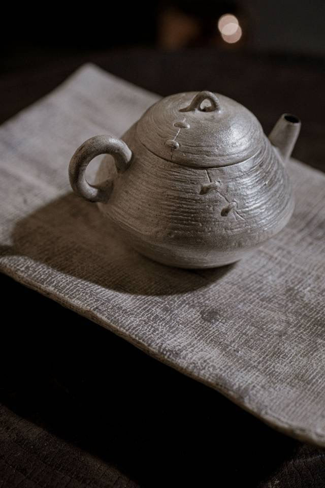 Teapot Holder · Silver Glazed Rectangular Hand-made Teapot Holder