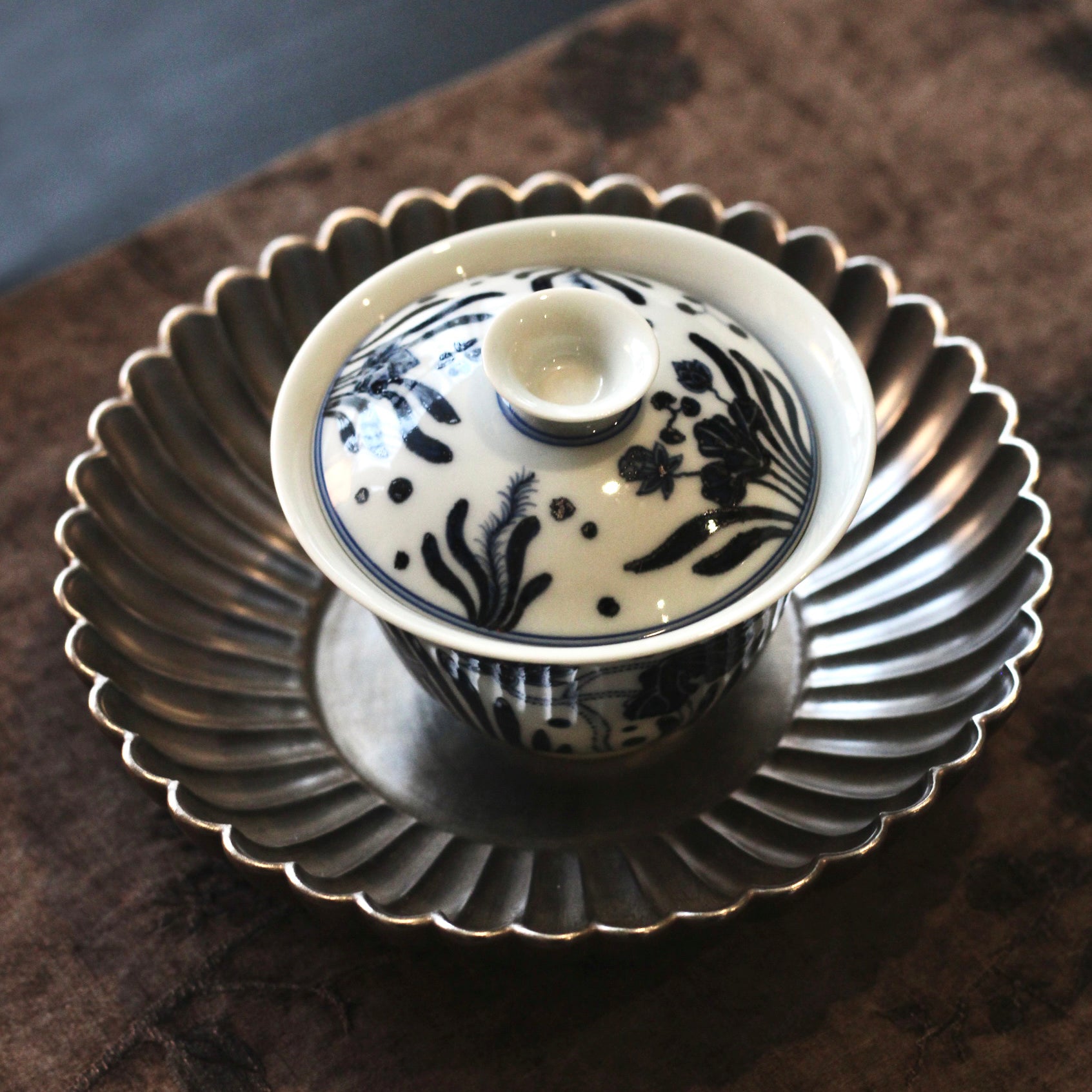 茶壶托·银釉菊瓣茶壶托