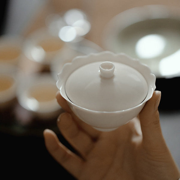 盖碗·乳白釉菱花盖碗| 赵赵的茶| 邀您共享茶文化– ZhaoTea – ZhaoTea