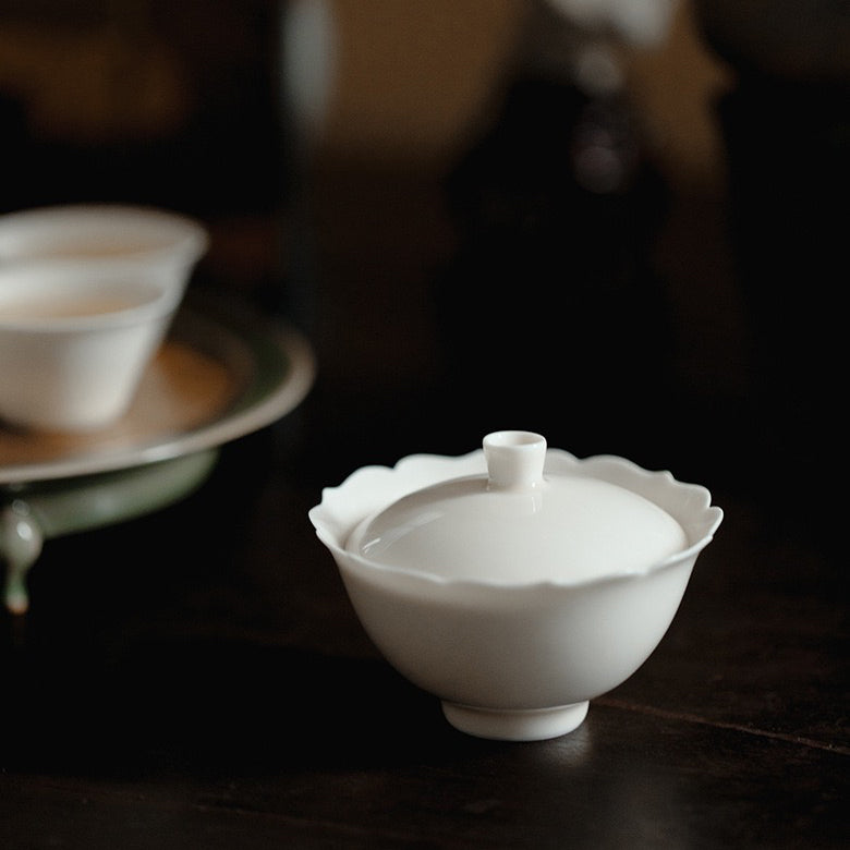 盖碗·乳白釉菱花盖碗| 赵赵的茶| 邀您共享茶文化– ZhaoTea – ZhaoTea